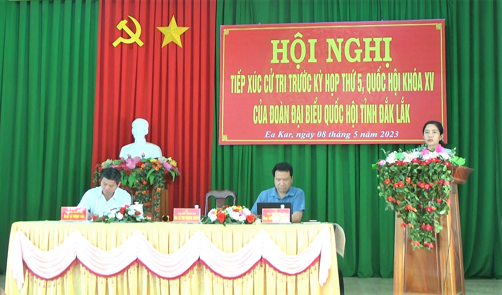 ĐOÀN ĐẠI BIỂU QUỐC HỘI TỈNH ĐẮK LẮK TIẾP XÚC CỬ TRI TẠI  XÃ EAĐAR, HUYỆN EA KAR.